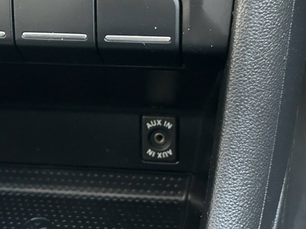 2013 Volkswagen Beetle Image 40