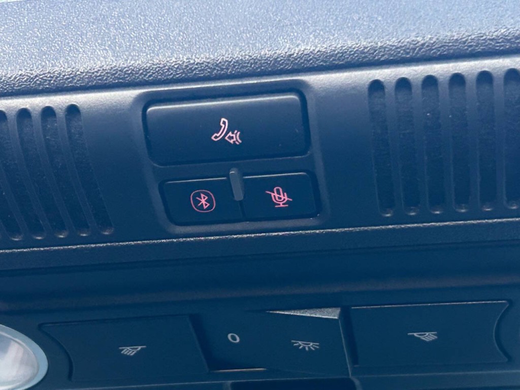 2013 Volkswagen Beetle Image 42