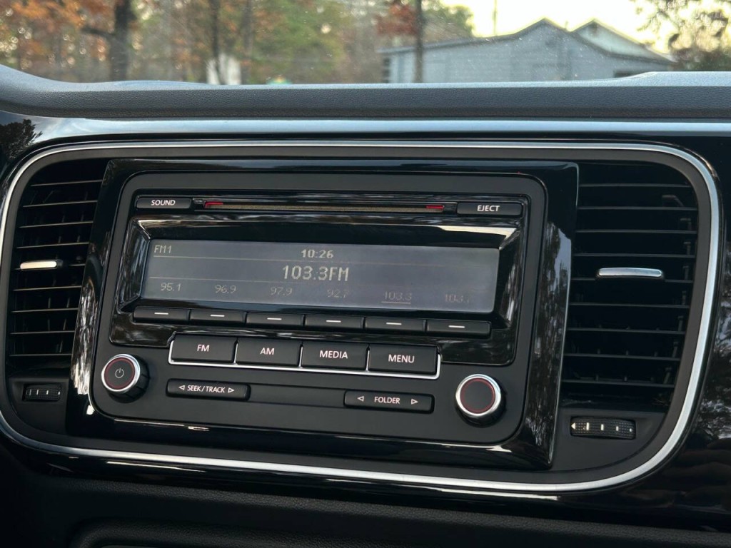 2013 Volkswagen Beetle Image 43