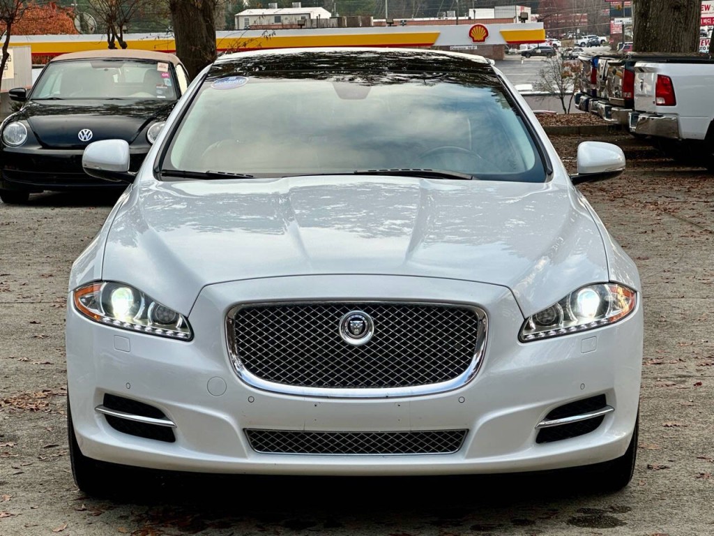 2012 Jaguar XJ Image 5