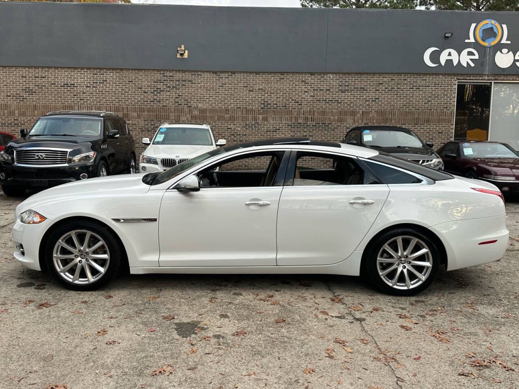 2012 Jaguar XJ Image 7