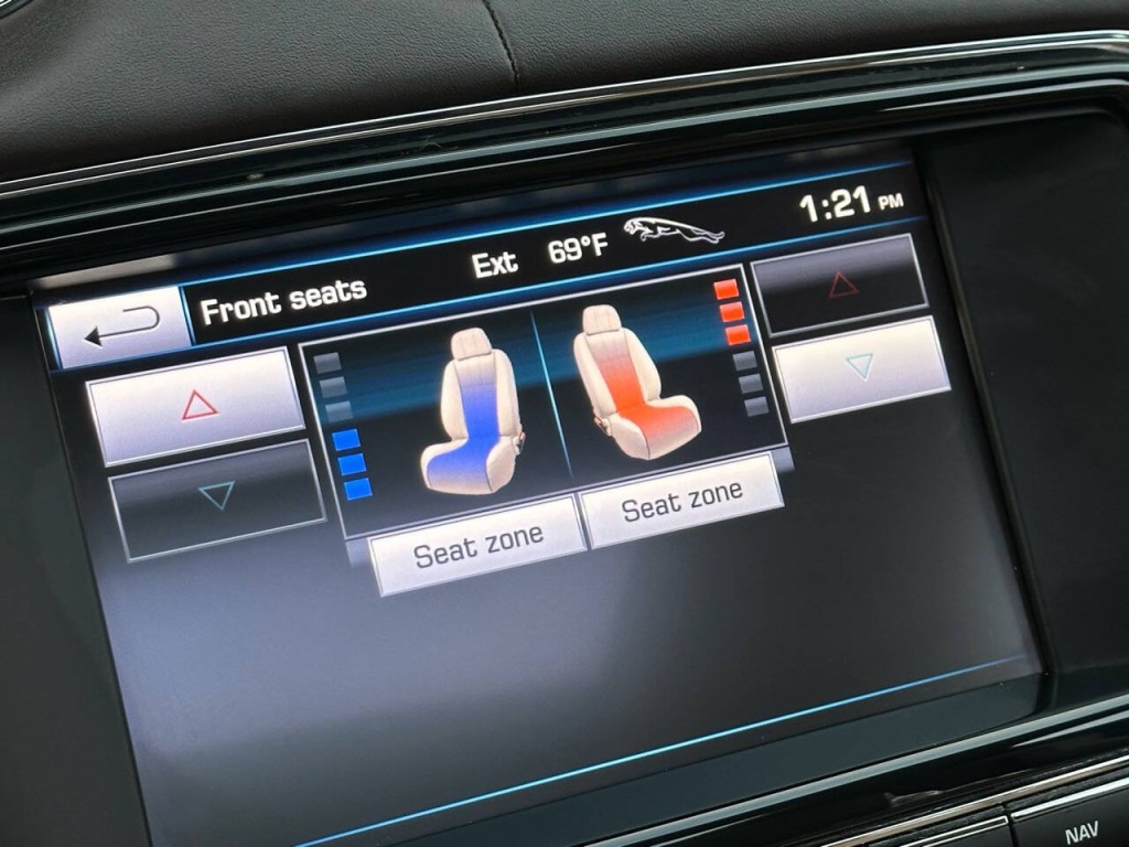 2012 Jaguar XJ Image 10