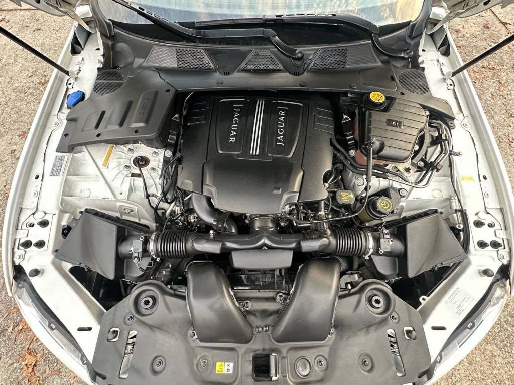 2012 Jaguar XJ Image 13