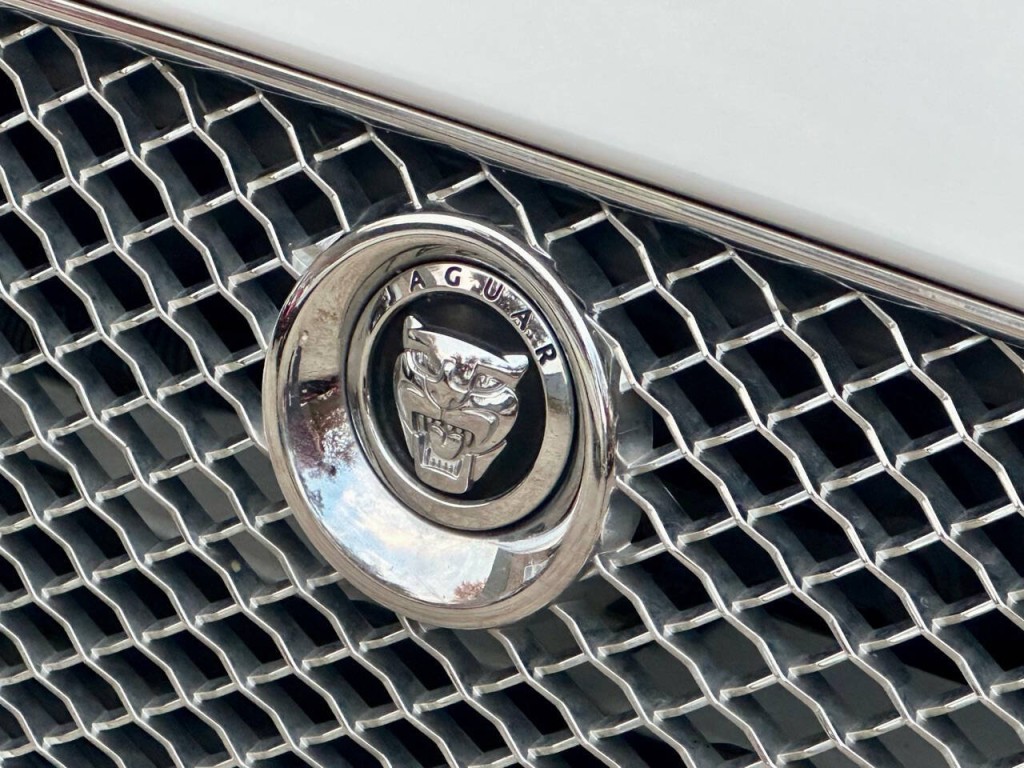 2012 Jaguar XJ Image 17