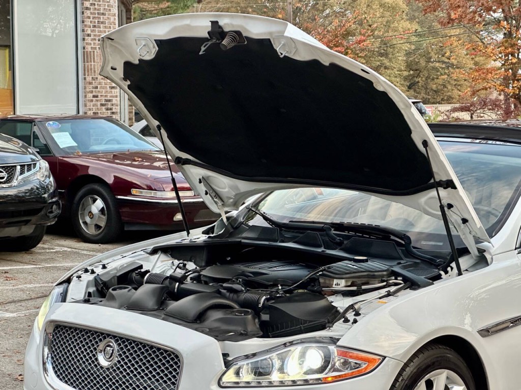 2012 Jaguar XJ Image 20