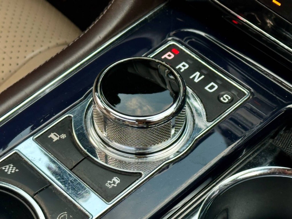 2012 Jaguar XJ Image 21