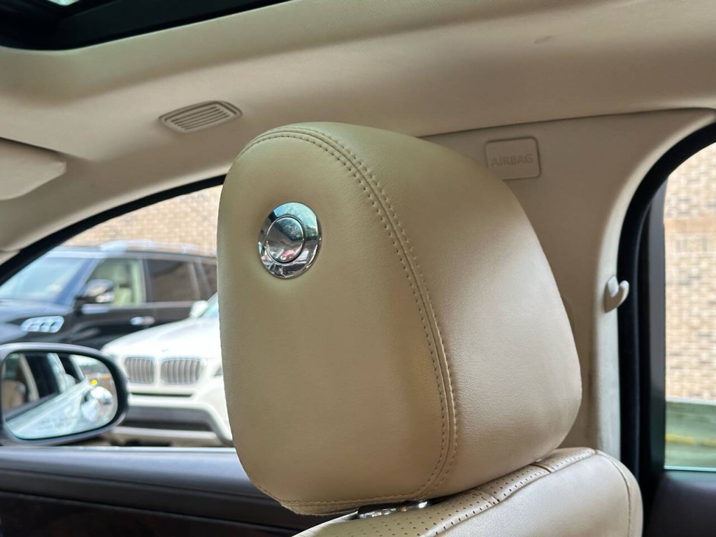 2012 Jaguar XJ Image 25