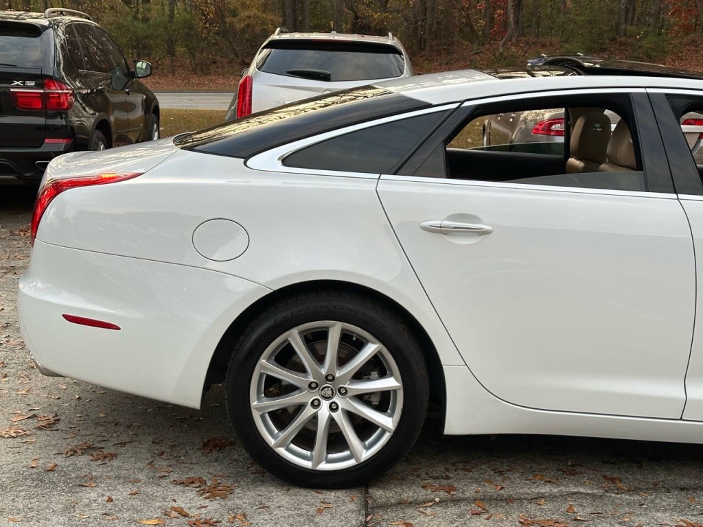 2012 Jaguar XJ Image 29