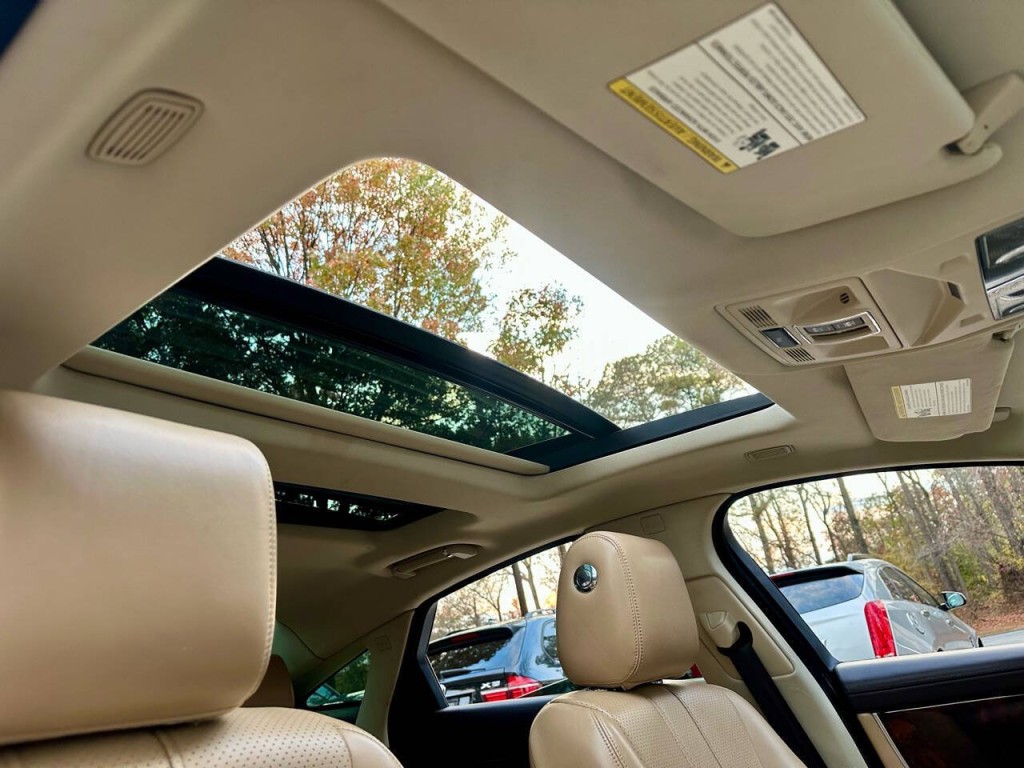 2012 Jaguar XJ Image 34