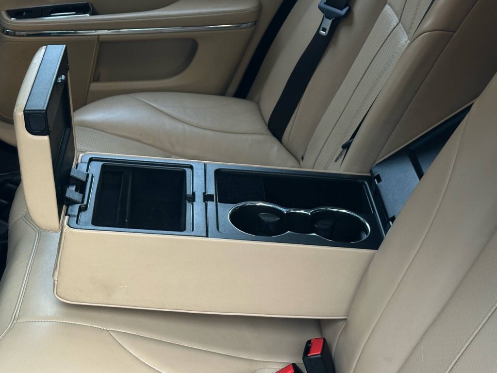 2012 Jaguar XJ Image 41