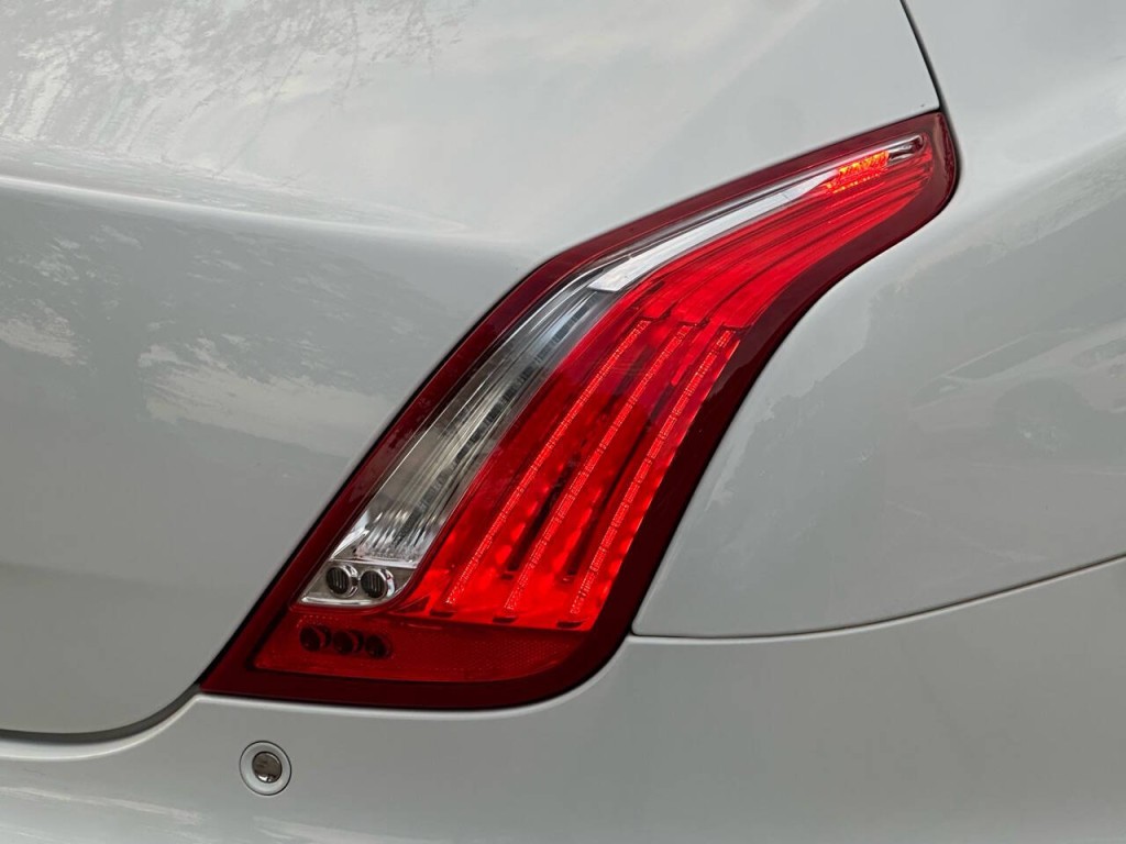 2012 Jaguar XJ Image 44