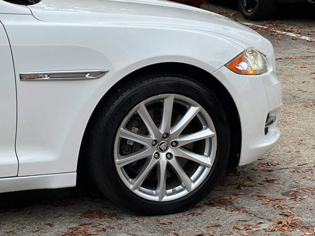 2012 Jaguar XJ Image 45