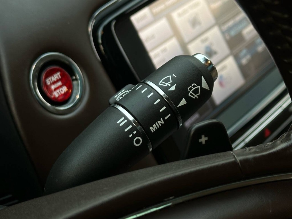 2012 Jaguar XJ Image 48