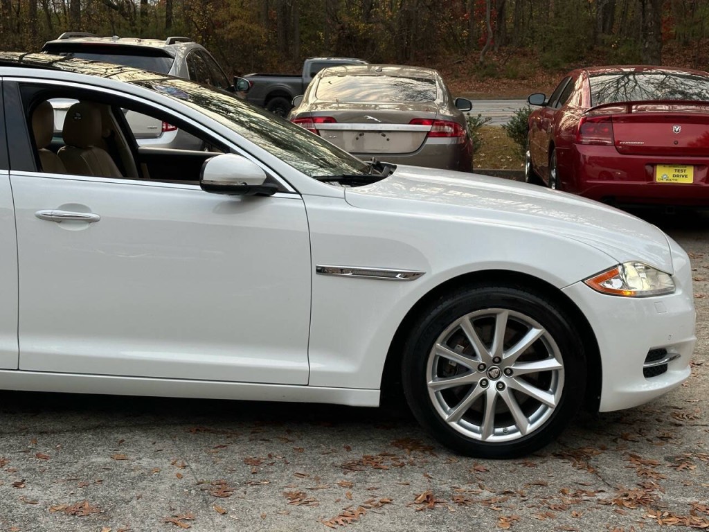 2012 Jaguar XJ Image 50