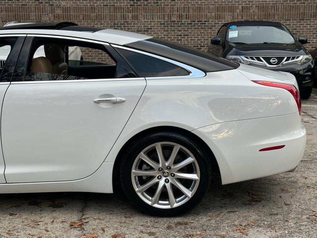 2012 Jaguar XJ Image 51