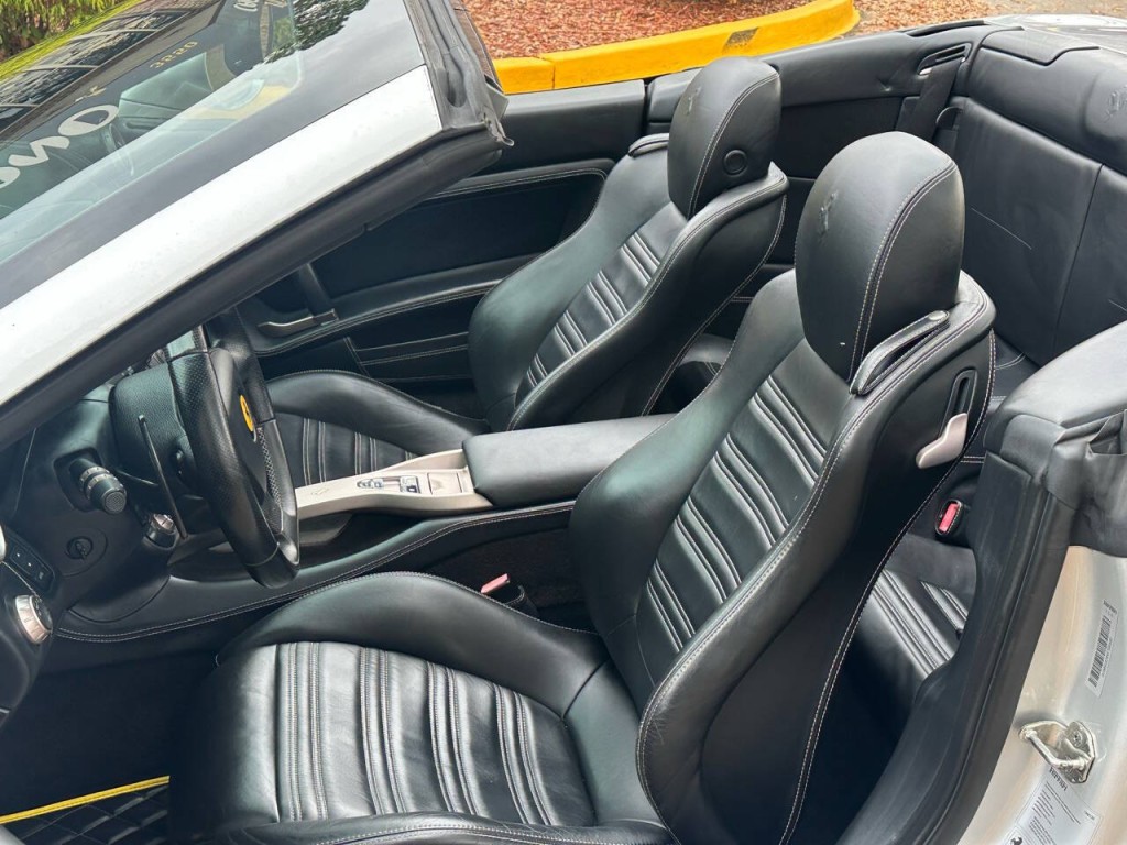 2012 Ferrari California Image 3