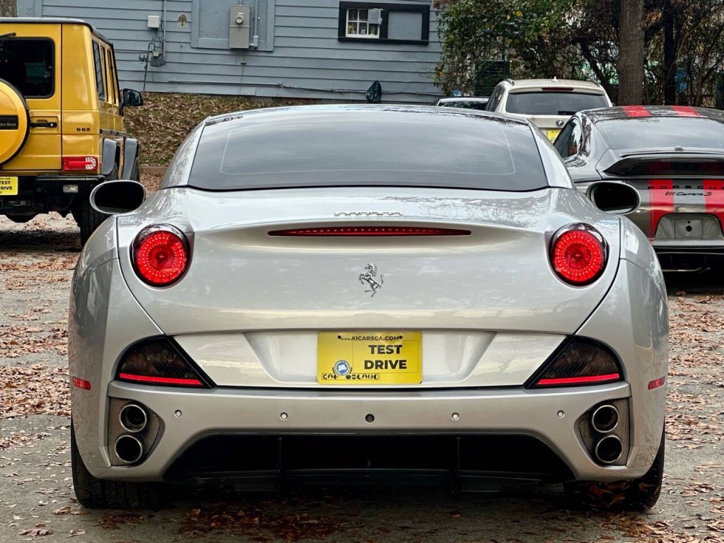 2012 Ferrari California Image 5