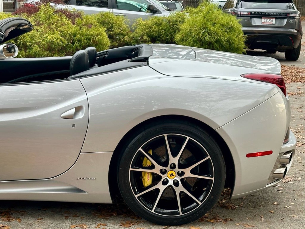 2012 Ferrari California Image 15