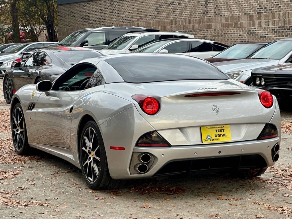2012 Ferrari California Image 17