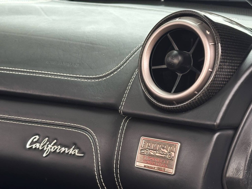 2012 Ferrari California Image 32