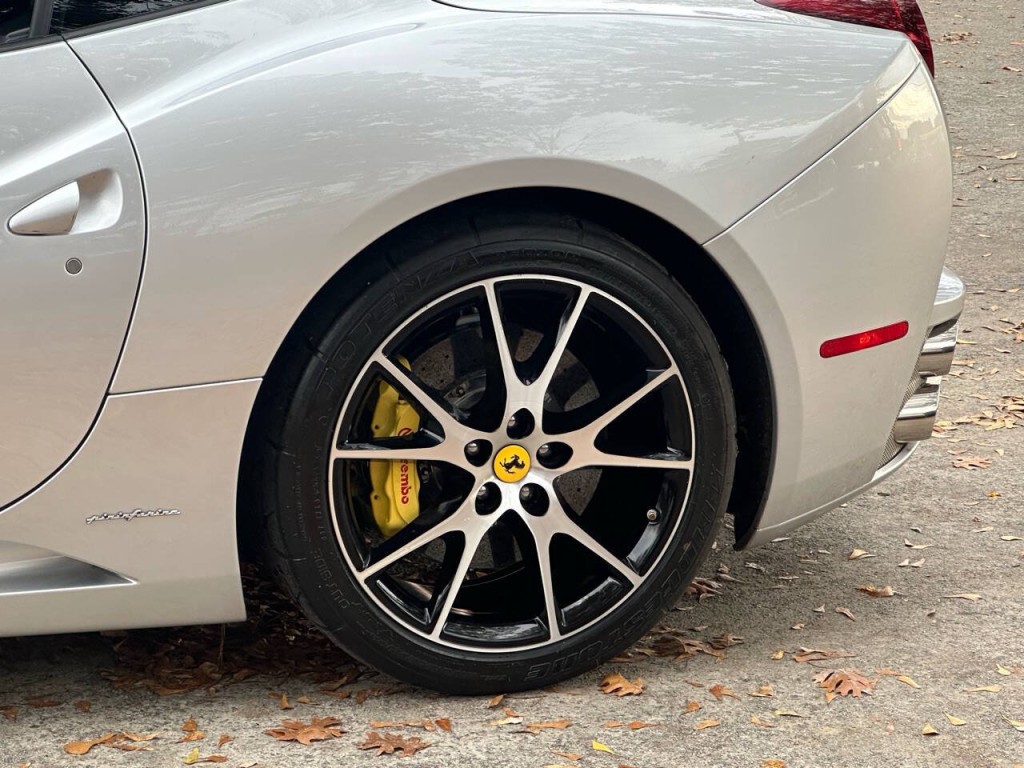 2012 Ferrari California Image 36