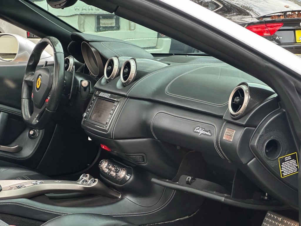 2012 Ferrari California Image 45