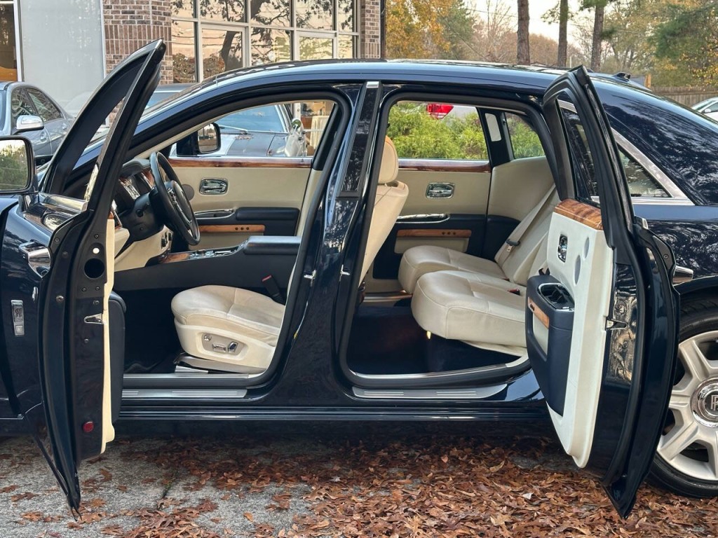 2011 Rolls-Royce Ghost Image 3