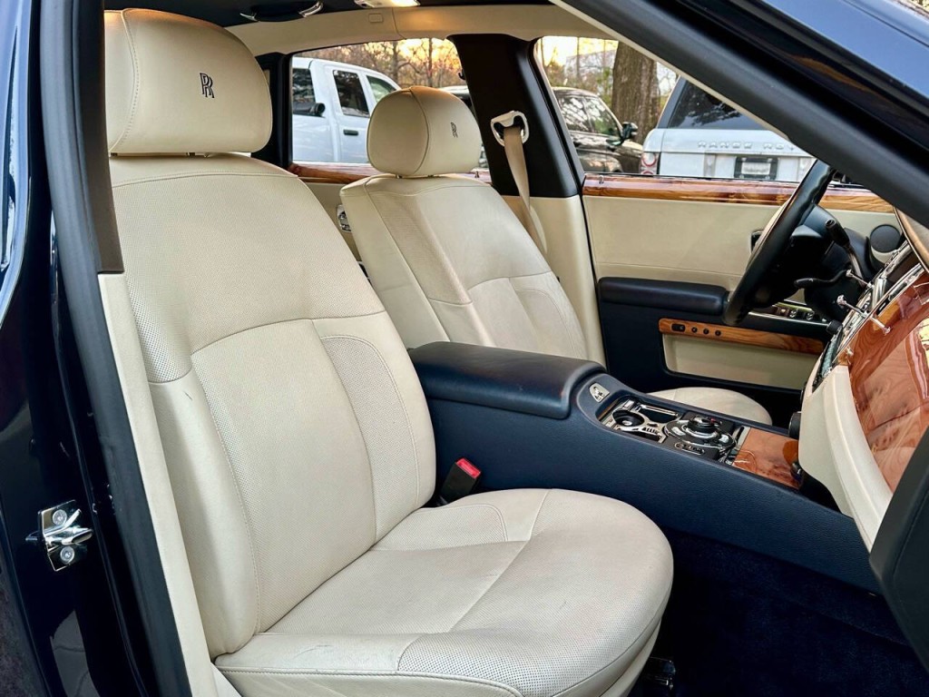 2011 Rolls-Royce Ghost Image 13