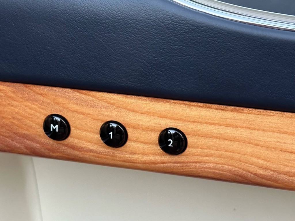 2011 Rolls-Royce Ghost Image 17