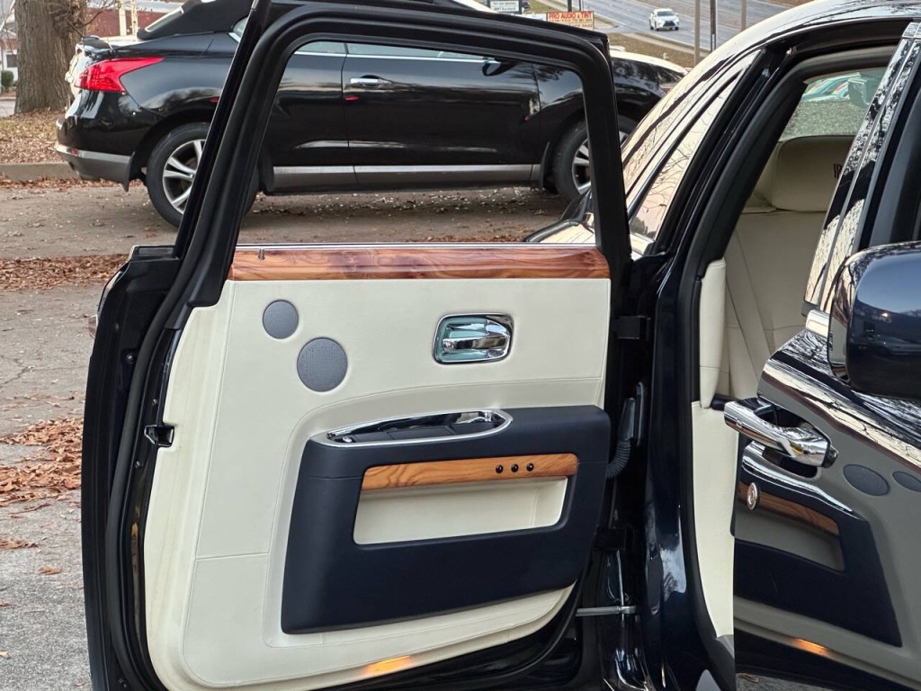 2011 Rolls-Royce Ghost Image 18