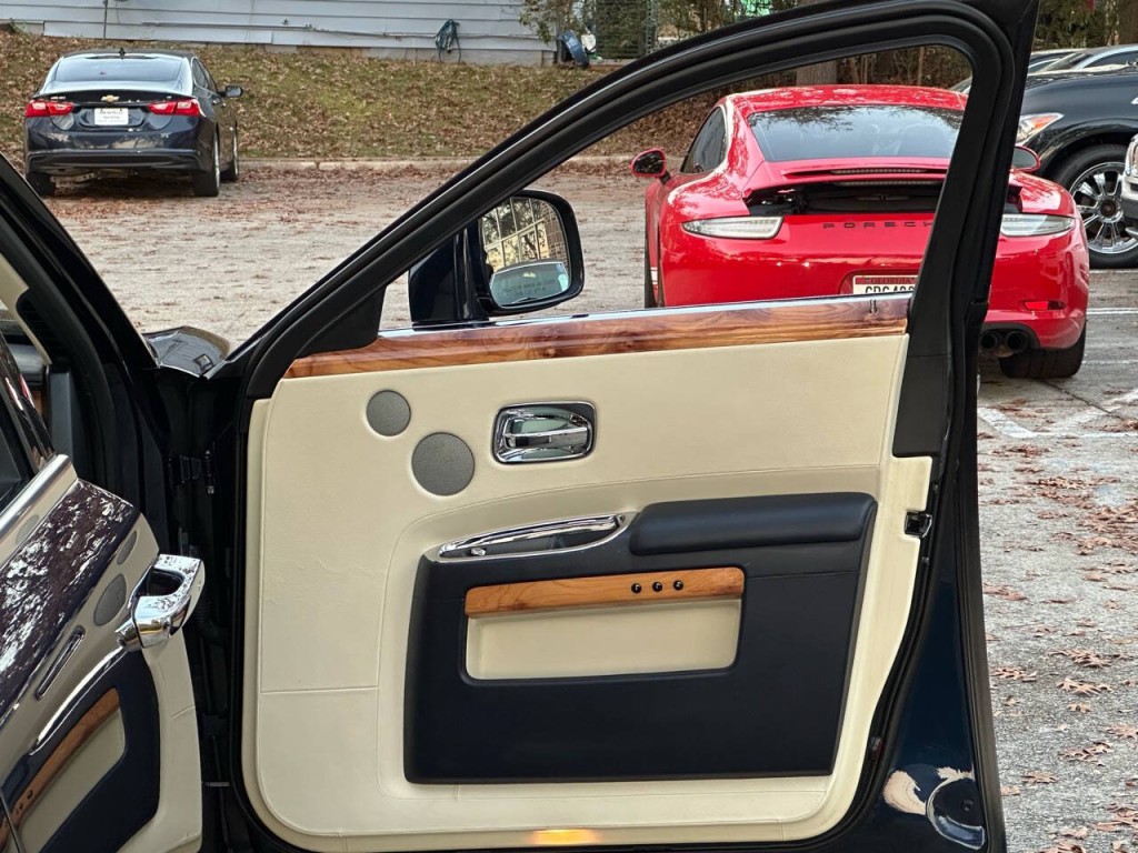 2011 Rolls-Royce Ghost Image 29