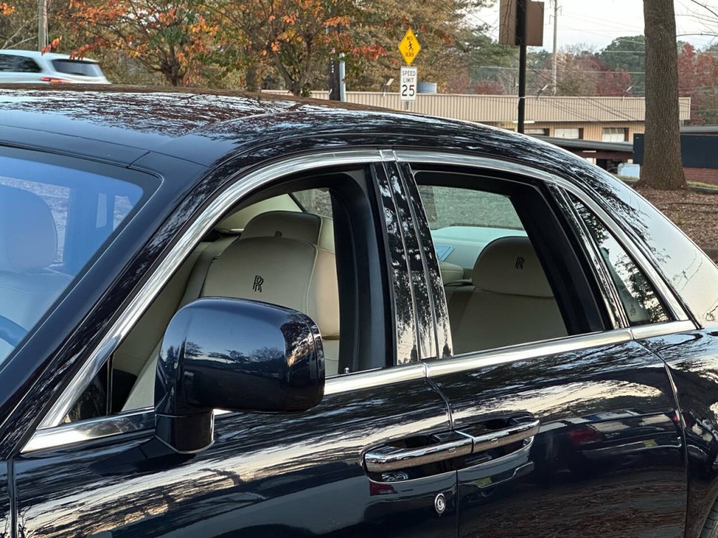 2011 Rolls-Royce Ghost Image 30