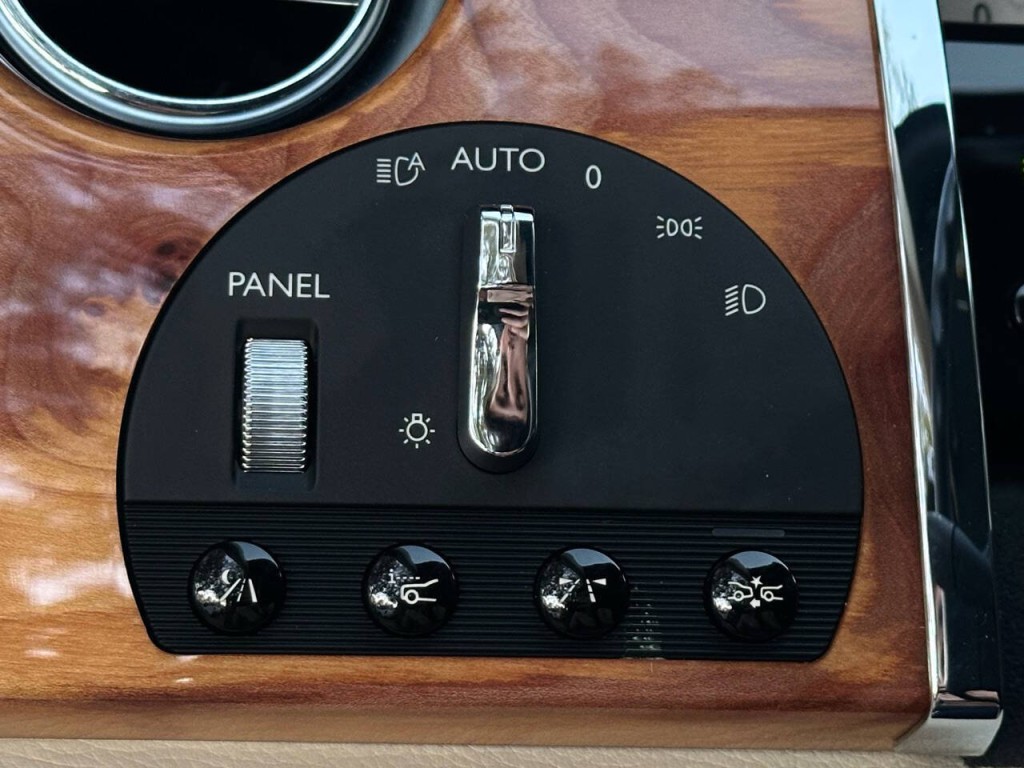 2011 Rolls-Royce Ghost Image 31