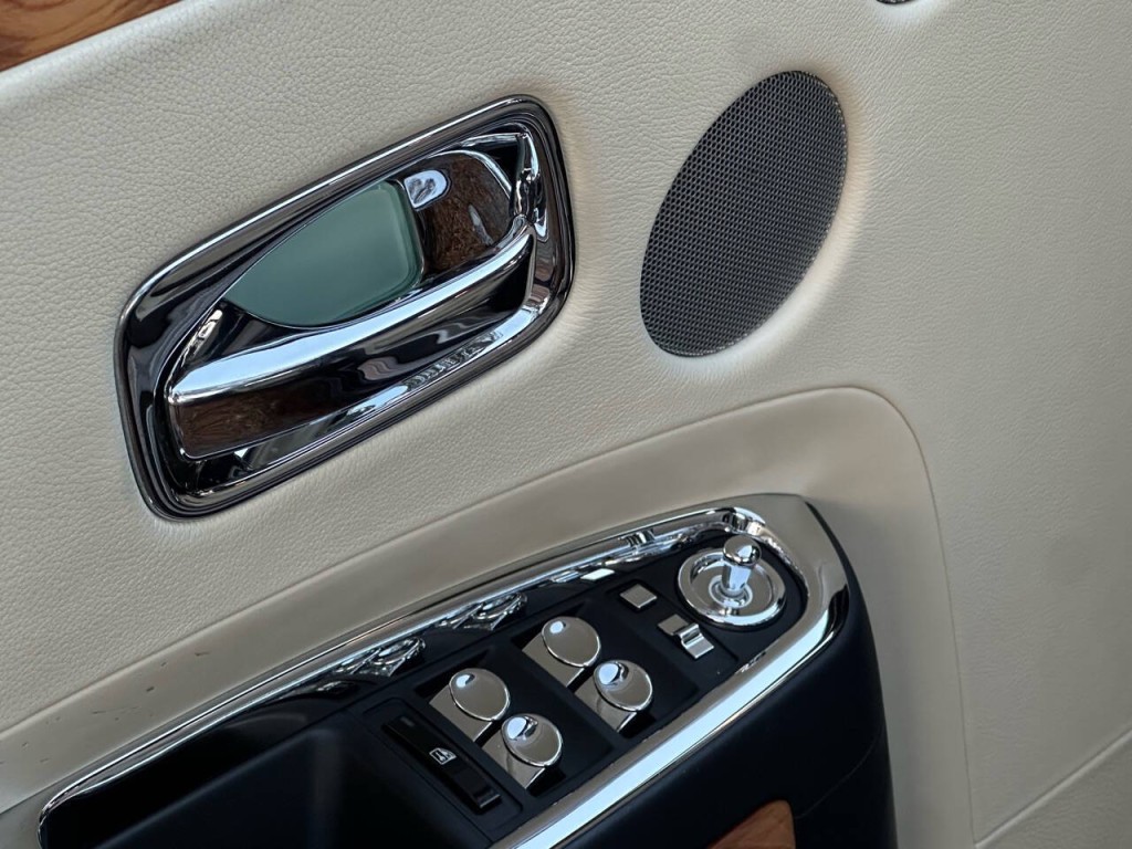 2011 Rolls-Royce Ghost Image 32