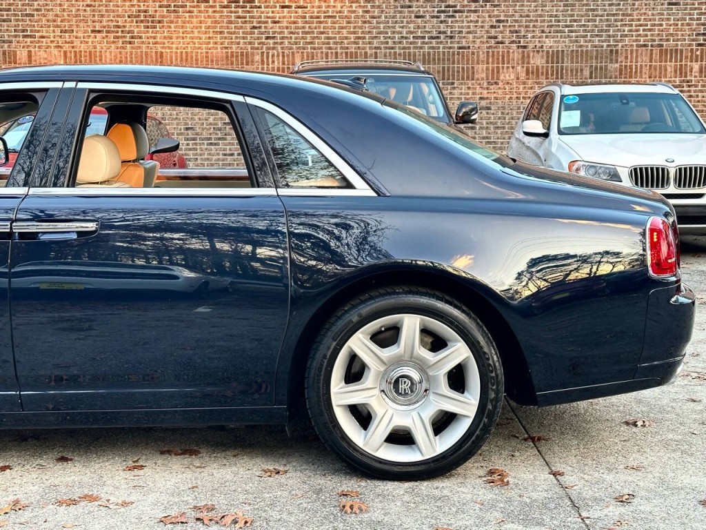 2011 Rolls-Royce Ghost Image 38