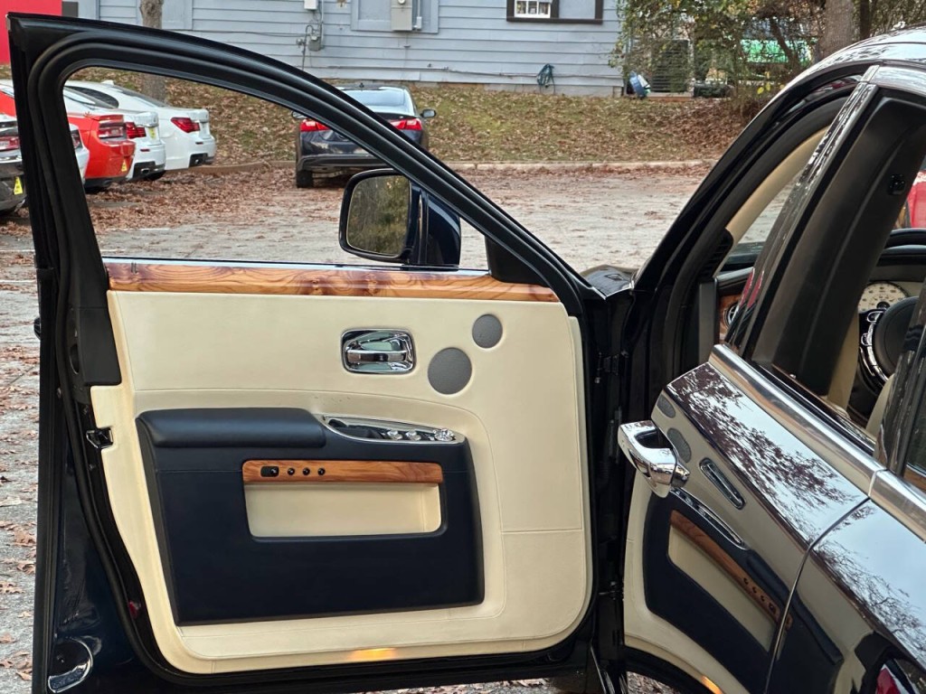 2011 Rolls-Royce Ghost Image 43