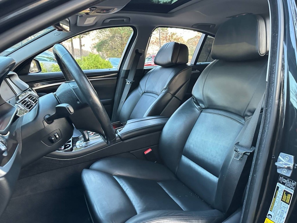 2011 BMW 5 Series Image 3