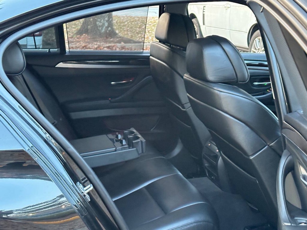 2011 BMW 5 Series Image 4