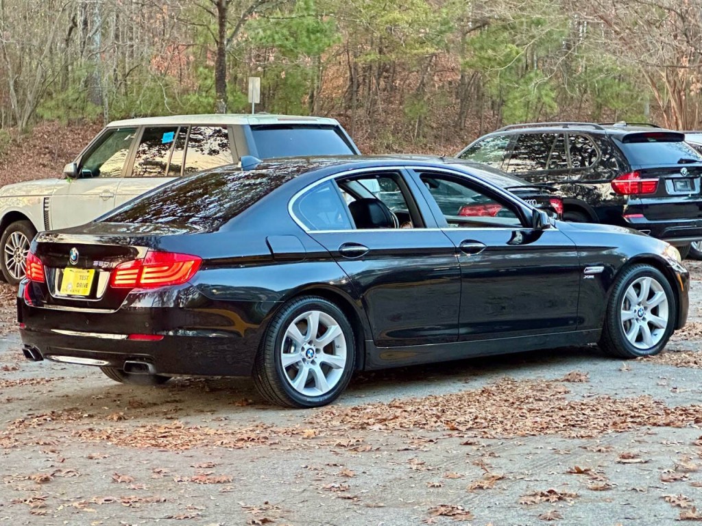 2011 BMW 5 Series Image 10