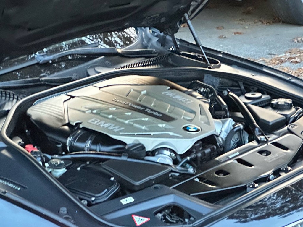 2011 BMW 5 Series Image 12