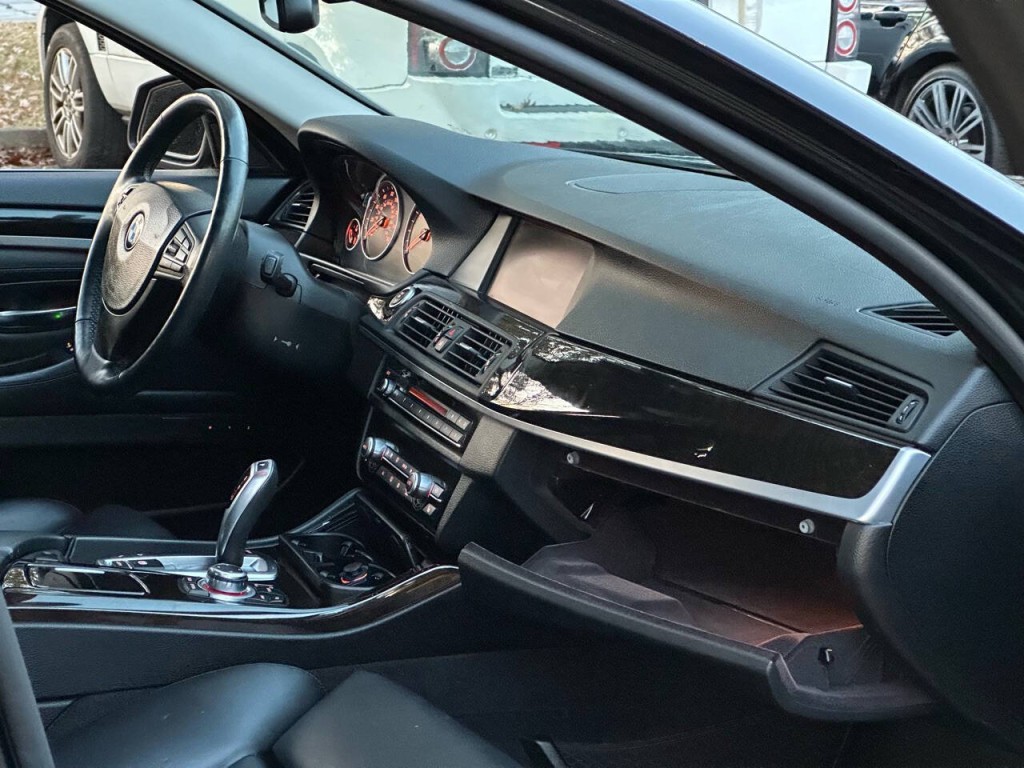 2011 BMW 5 Series Image 16