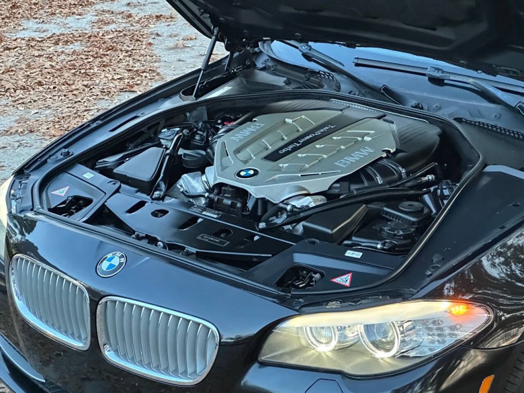 2011 BMW 5 Series Image 21