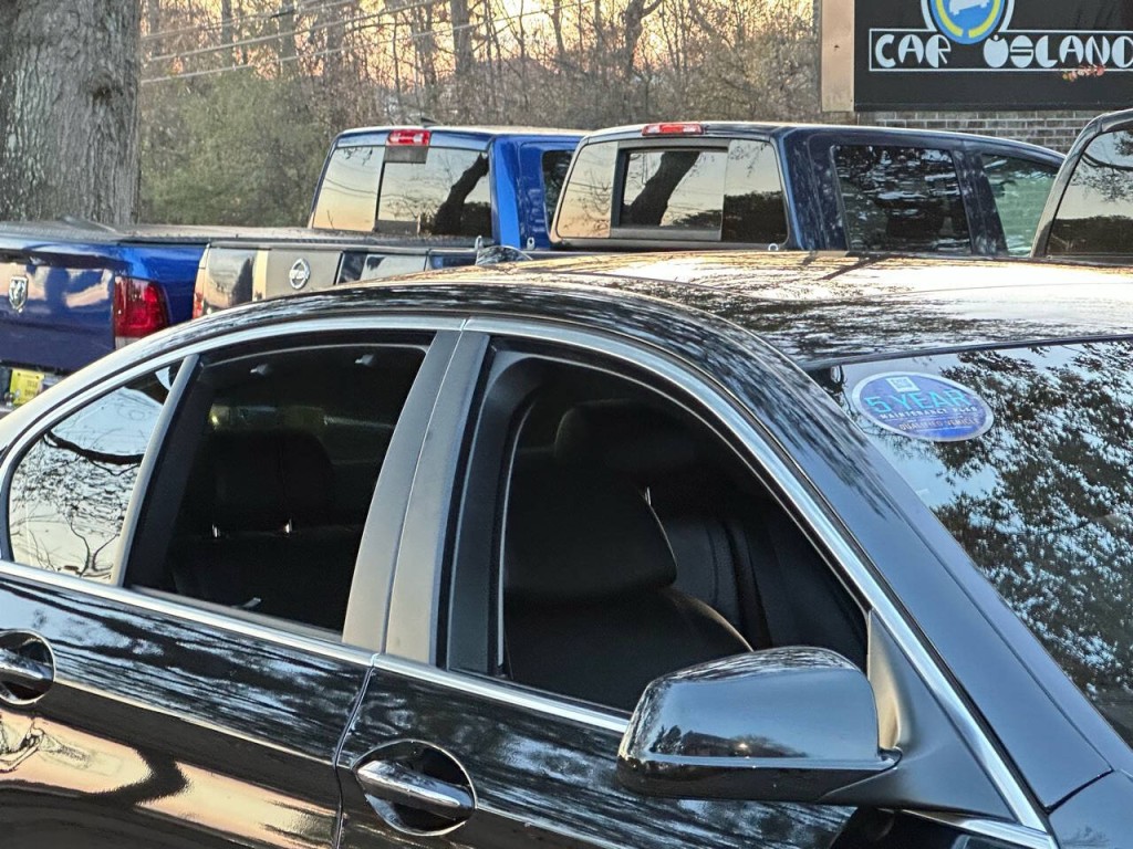 2011 BMW 5 Series Image 22