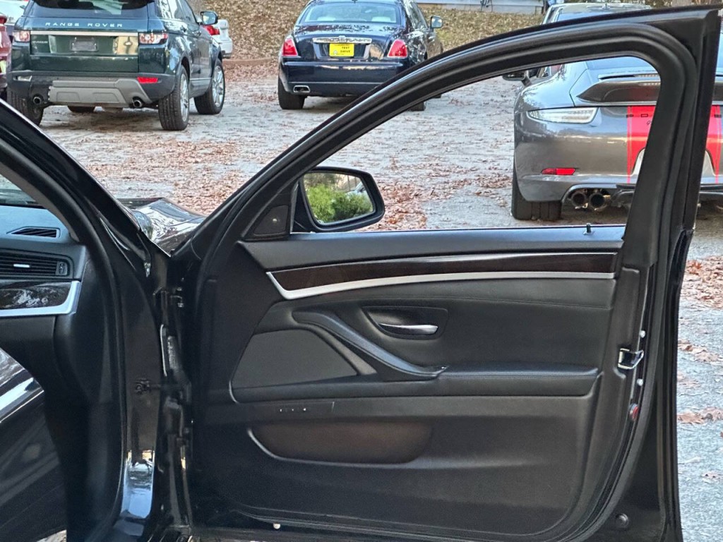 2011 BMW 5 Series Image 26