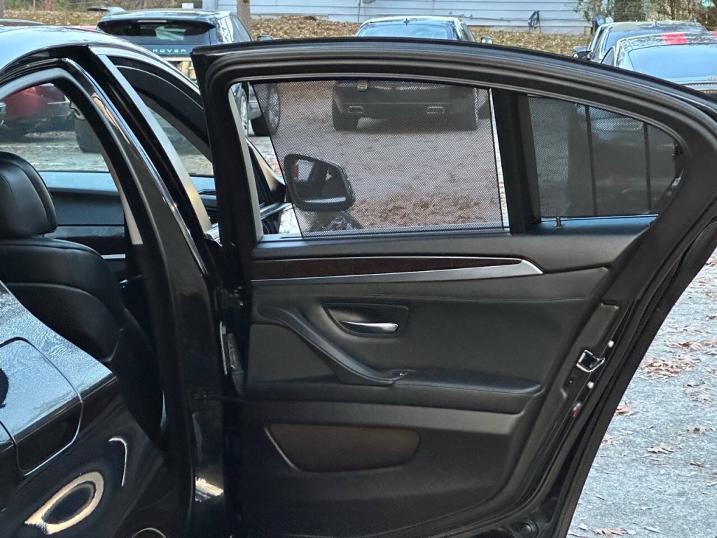 2011 BMW 5 Series Image 28