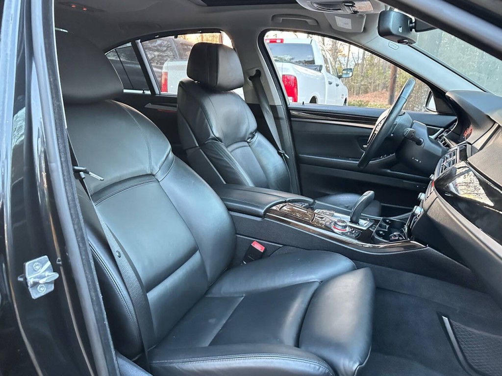 2011 BMW 5 Series Image 29