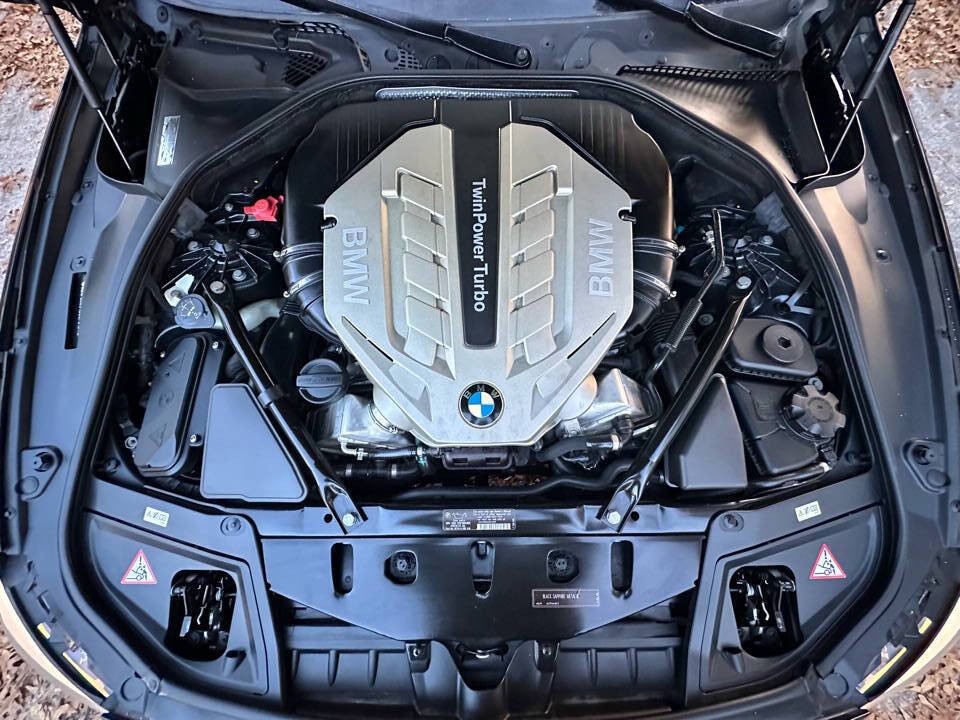 2011 BMW 5 Series Image 30