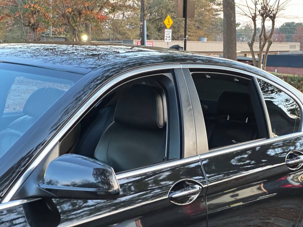 2011 BMW 5 Series Image 31