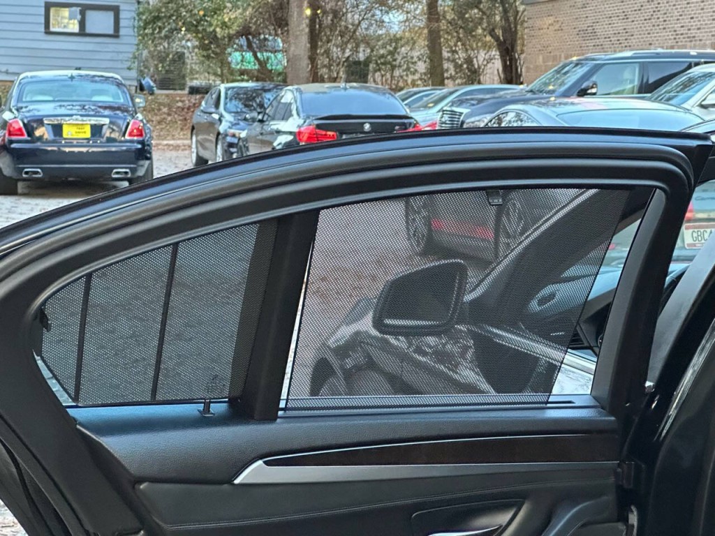 2011 BMW 5 Series Image 32