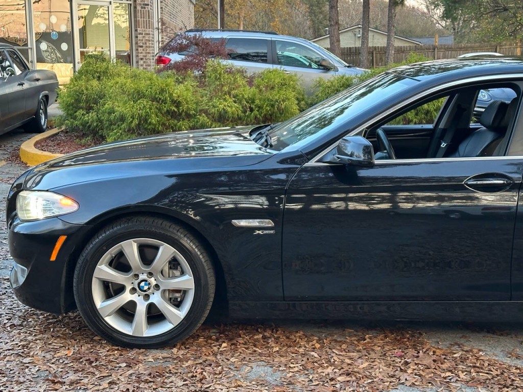 2011 BMW 5 Series Image 33